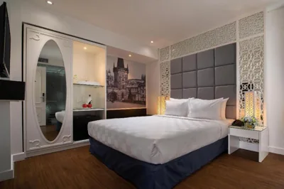 Chambre double classique avec fenêtre intérieure — Victor Metropolis Hotel & Rooftop Bar