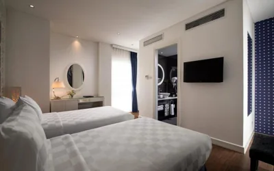 Chambre double ou lits jumeaux Premium avec vue sur la ville — Victor Metropolis Hotel & Rooftop Bar